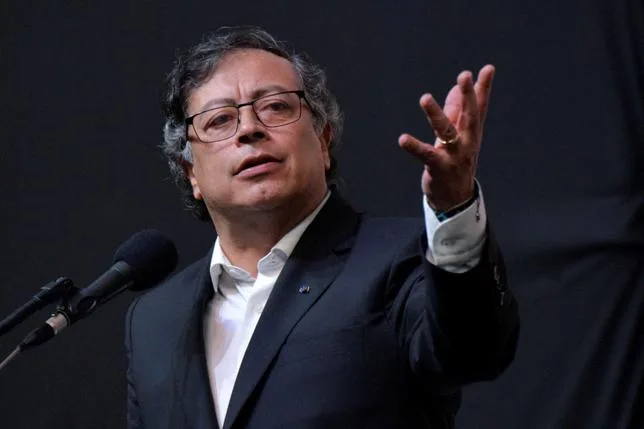 AVEC PETRO, L’ÉCONOMIE COLOMBIENNE A ÉCHAPPÉ AU “DÉSASTRE ANNONCÉ”, MAIS LA DETTE SE CREUSE
