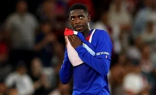 VIDÉO. COUP DUR POUR LE PSG, LE BALLON D’OR OUSMANE DEMBÉLÉ SORT BLESSÉ CONTRE LE FC BARCELONE EN LIGUE DES CHAMPIONS