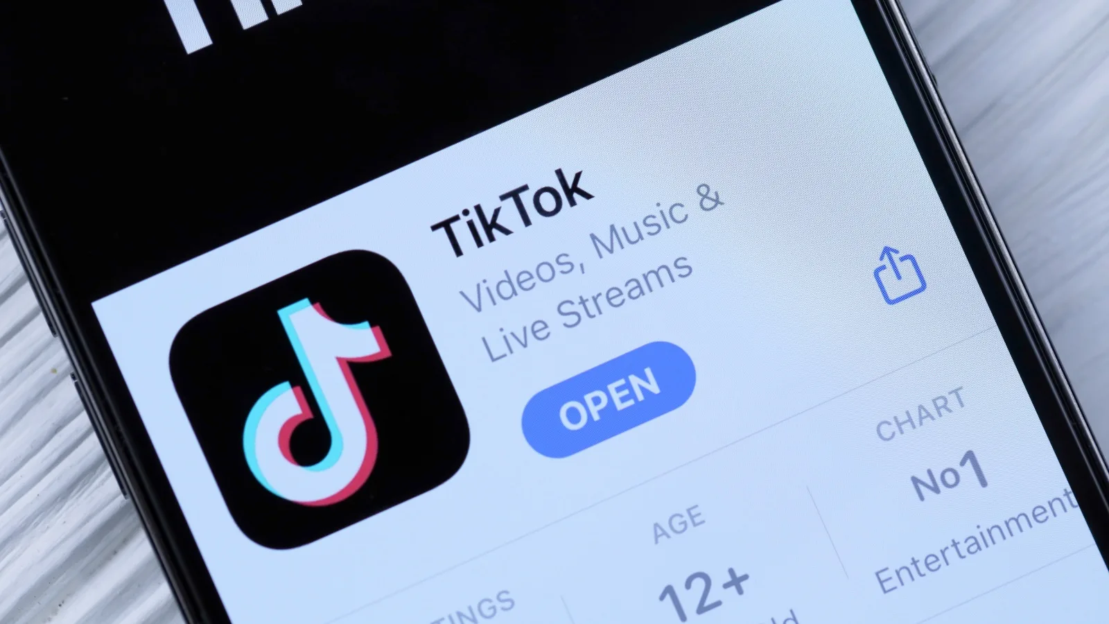 TIKTOK ACCUSÉ DE METTRE DES ENFANTS EN DANGER ET DE FACILITER LE BLANCHIMENT D’ARGENT